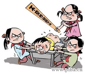 小学生班干部逼吃屎喝尿